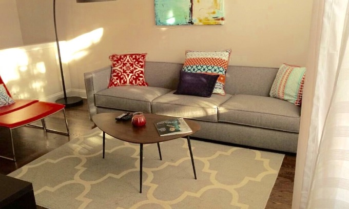 Lakeview House | Single Family Home! Sleeps 8 Lincoln Park/Lakeview