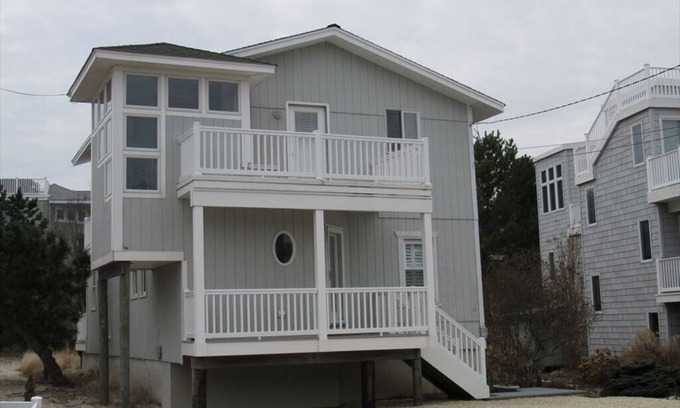 Harvey Cedars House | Single family house steps to beach
