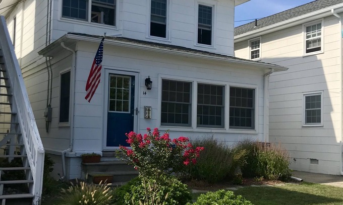 Gardens House | Single Family Rental 6 bdrms located in the Gardens, OC NJ.
