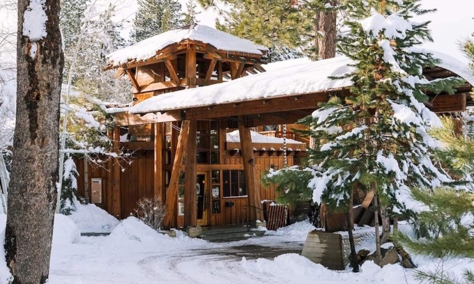Truckee Hotel | Single King Experience, Gravity Haus Truckee-Tahoe, Log-styled, Near Ski Trails