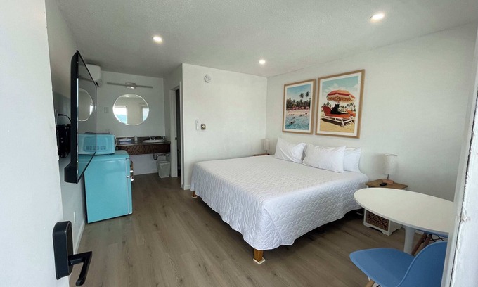 Lake City Apartment | Single King Room (Upper Level)