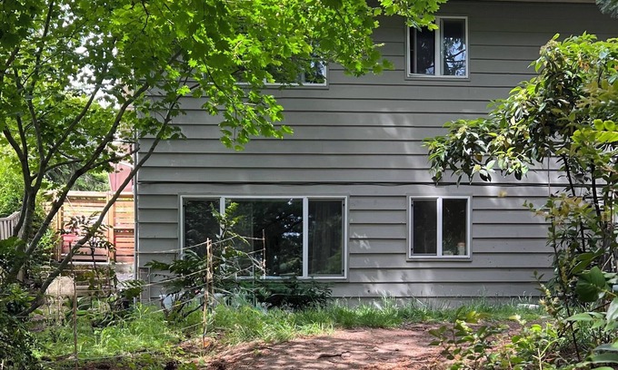 Shoreline House | Single level 1-bedroom house - NOT Active on Vrbo