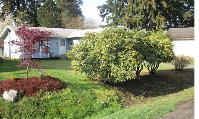 Tracyton House | Single Level home, fenced yard, and a garage