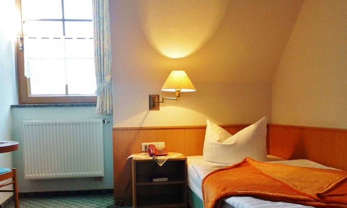 Neuwiese Hotel | Single Room - Country Hotel "Neuwiese" with traditional inn "At the Mill"