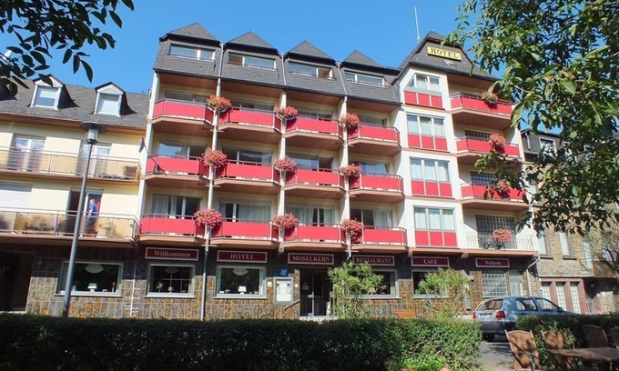 Moselkern House | Single room, shower or bath, WC, balcony - Hotel Moselkern
