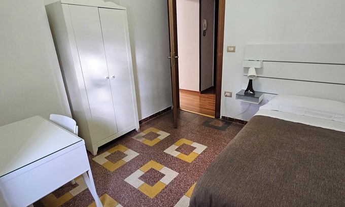 Potenza House | Single Room with Shared Bathroom