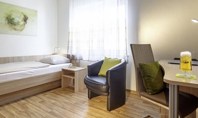 Schweich House | Single room with shower and WC - Hotel "Zum Stern"