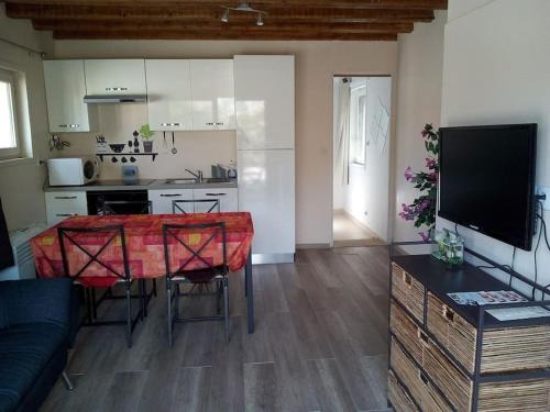 Noves Apartment | Single storey 40m² bordering pine forest and spa