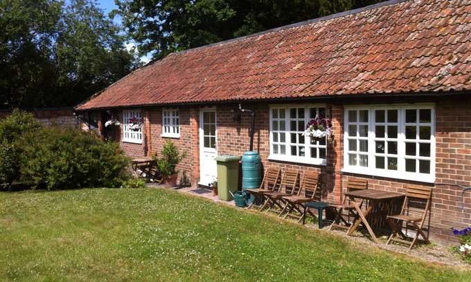 Upton St. Leonards Cottage | Single storey cottages I near village amenities ideal for couples and families