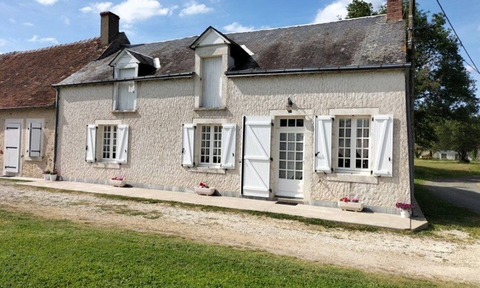 Migne Cottage | Single-story house with pond, linens and cleaning included