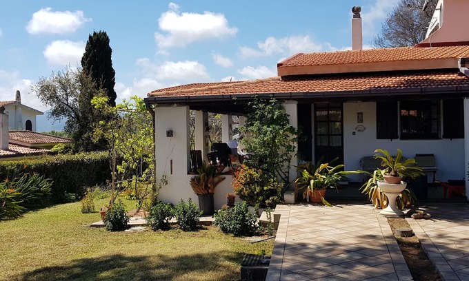 Sarroch Villa | Single villa from Titti and Carlo a stone's throw from the sea