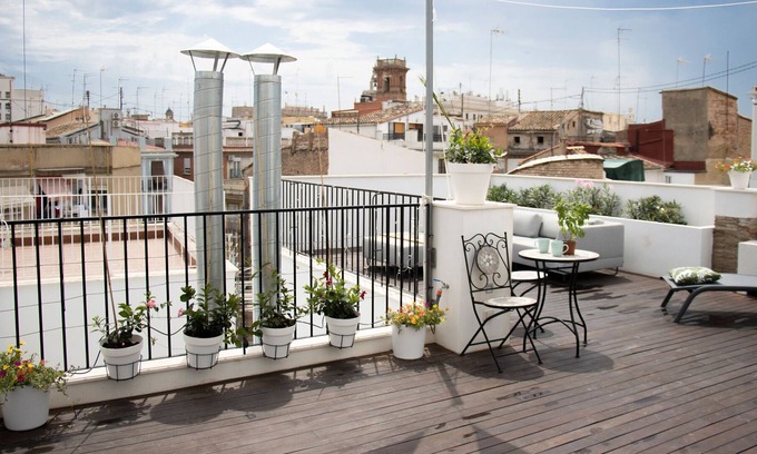 Barrio del Carmen Apartment | Singular Stays Santa Cruz 9 III