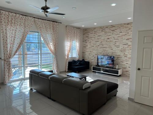 Taman Teratai House | Sitiawan Homestay Entire Semi D home