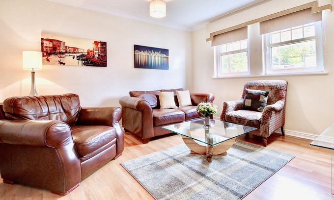 Shawlands Apartment | Situated in Glasgow's desirable south side this two bedroom apartment managed by Pillow Partners ...