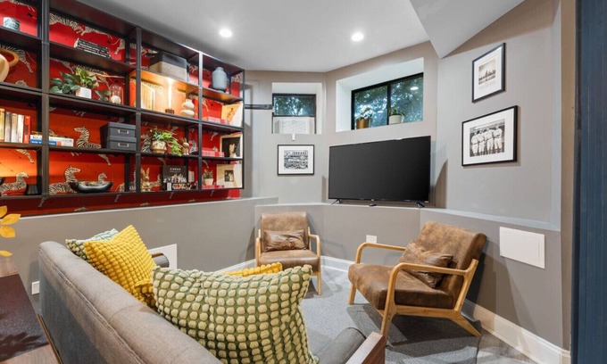 Wrigleyville Condo | Six-Bedrooms in Wrigleyville
