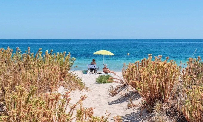 Broadwater Villa | Sixteen at Cape View Escapes - perfect for couplles and families!