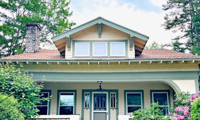 Bethlehem House | Ski, Hike, Dine Relax, Repeat: Your Bethlehem NH Mountain Retreat-Pets Ok