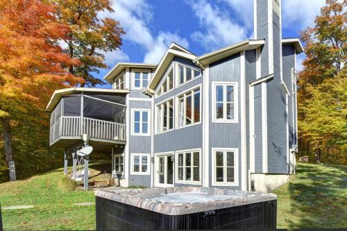 Saint-Faustin-Lac-Carre House | Ski-in/Car-out, HOT TUB with Amazing sunset view