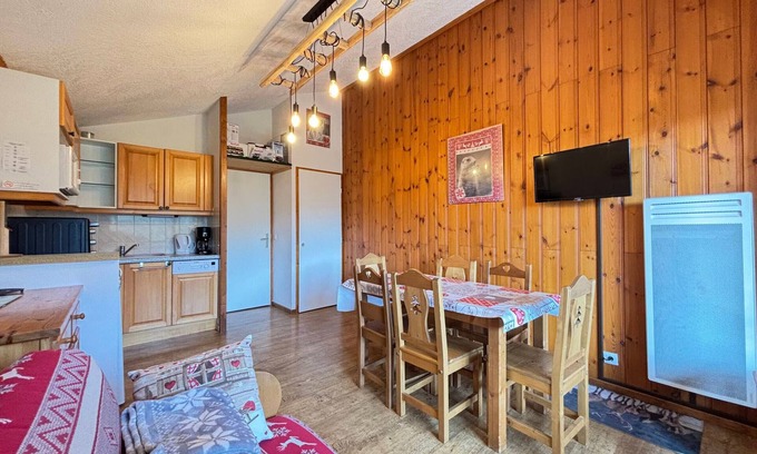 Notre-Dame-de-Bellecombe Apartment | Ski-in/Ski-out apartment with balcony, pets allowed