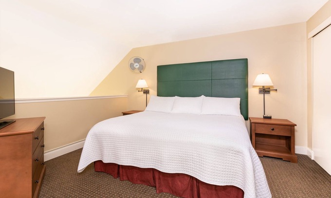 West Dover Apartment | Ski-In Mountain Suite | Cozy Escape