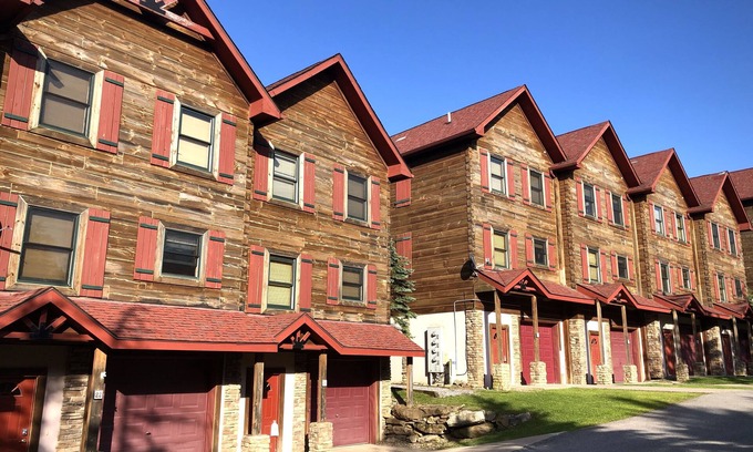 Snowshoe House | Ski In/Out #22 Loggers Run w/Hot Tub