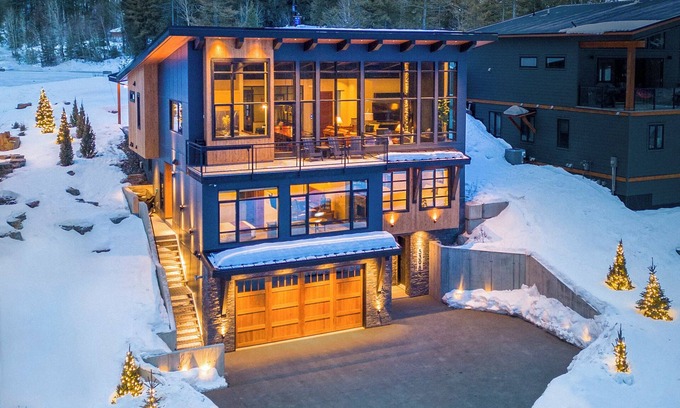 East Kootenay Ski Chalet | Ski In/Out I Mountain Spa Retreat | Sauna + Cold Plunge + Hot Tub