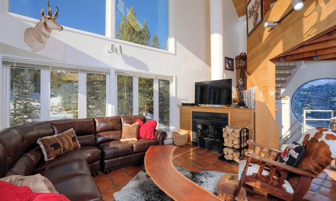 Big Sky House | Ski in/out home w/private hot tub, sauna, fireplace & great views - Low Dog Mountain Chalet