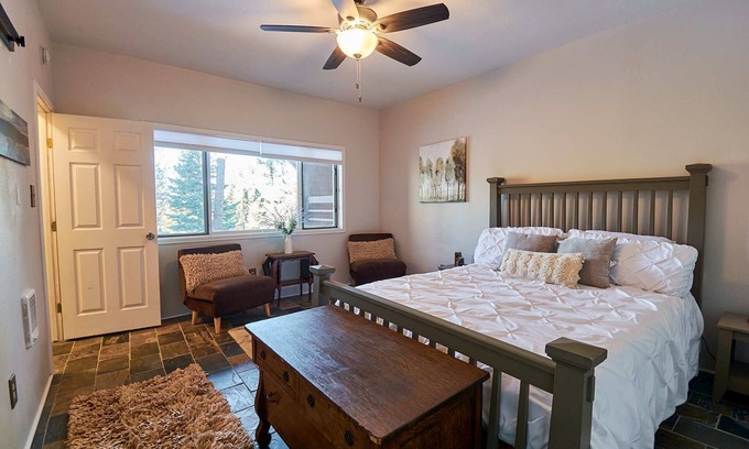 Angel Fire Condo | Ski in/out Stunning remodeled 1/1 ground floor