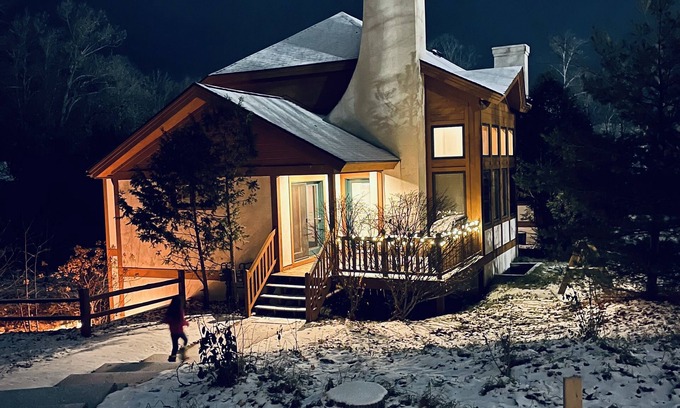 Boyne Falls Condo | SKI IN/OUT, Upgraded Condo, Great Location for Ski Season and Summer