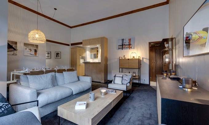 Bourg-Saint-Maurice Apartment | Ski-in/ski-out apartment with pool and spa