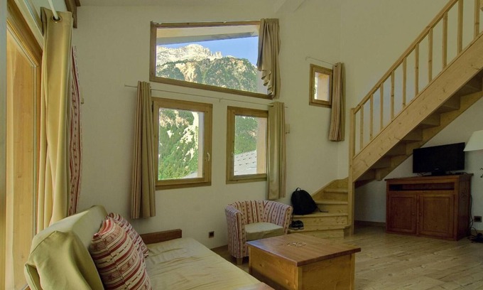 Pralognan-la-Vanoise Apartment | Ski-in/ski-out & foot of the slopes, balcony, tv, ski locker, 55-73m², Pralognan-la-Vanoise