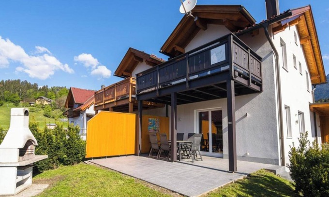 Kotschach-Mauthen Ski Chalet | Ski-in/Ski-out chalet with garden