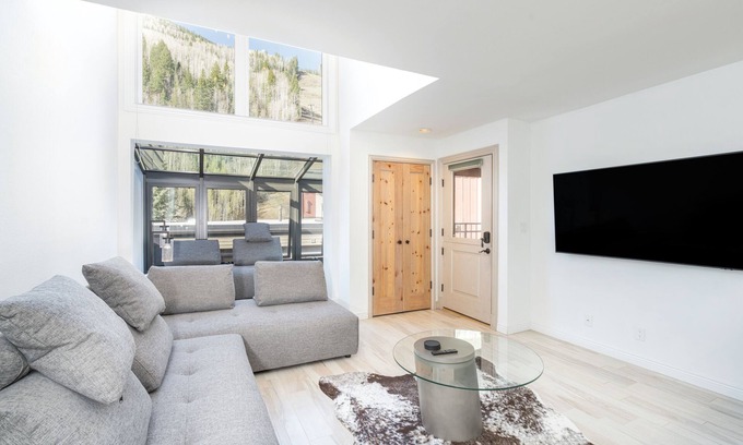 Telluride Condo | Ski In/Ski Out-30 second walk to lift- Downtown Telluride-Hot Tub-Free Parking