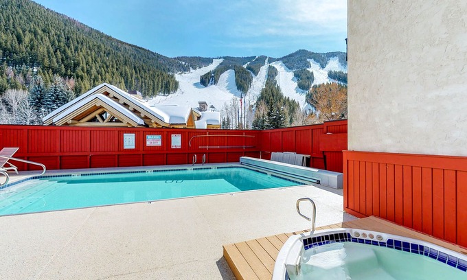 Warm Springs Apartment | Ski-in/ski-out alpine condo with hot tub, sauna, seasonal pool & views