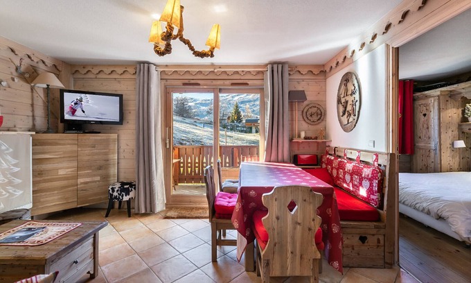 Meribel Village Apartment | Ski-In/Ski-Out Apartment with Terrace, Spa & Pool Access in Méribel