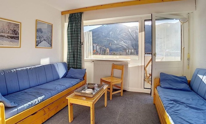 Les Menuires Apartment | Ski-in/ski-out & foot of the slopes, 1st floor, balcony, tv, ski locker, 42m², Les Menuires