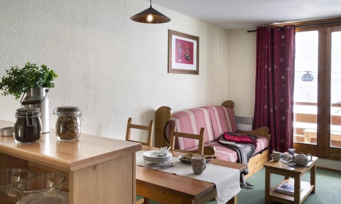 Val-Thorens Apartment | Ski-in/ski-out & foot of the slopes, fitness, balcony, tv, ski locker, 50m², Val Thorens