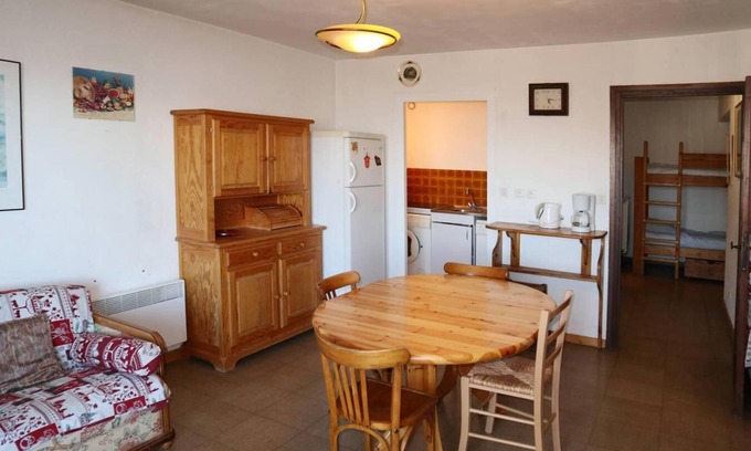 Les Orres Apartment | Ski-in/ski-out & foot of the slopes, 3rd floor, view valley, balcony, tv, ski locker, 40m²