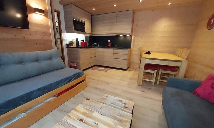 Les Avanchers-Valmorel Apartment | Ski-in/ski-out & foot of the slopes, Ground floor, view building, terrace, tv, ski locker, 31m²