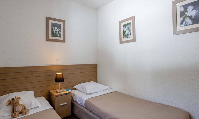 Flaine Apartment | Ski-in/ski-out & foot of the slopes, fitness, swimming pool, sauna, balcony, tv, ski locker, 28m²