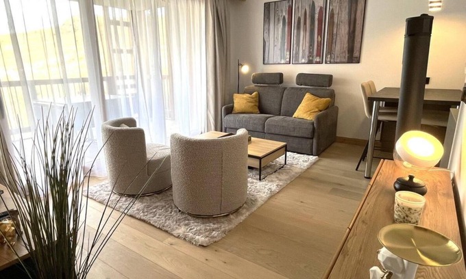 Bergers Apartment | Ski-in/ski-out & foot of the slopes, 4th floor, swimming pool, terrace, parking, tv, ski locker