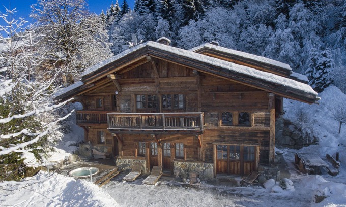 Demi-Quartier Ski Chalet | Ski-in/Ski-out Megeve luxury with jacuzzi & stunning views