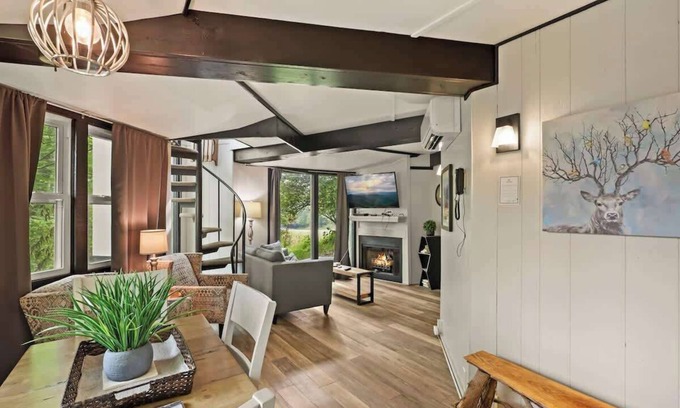 Sugar Mountain Cabin | Ski In/Ski Out Round House in Sugar Mountain