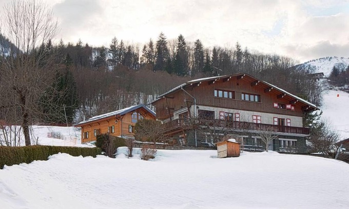 Les Houches Villa | Ski In Ski Out | Sleeps 10 | Superb Location | Budget | Groups Welcome