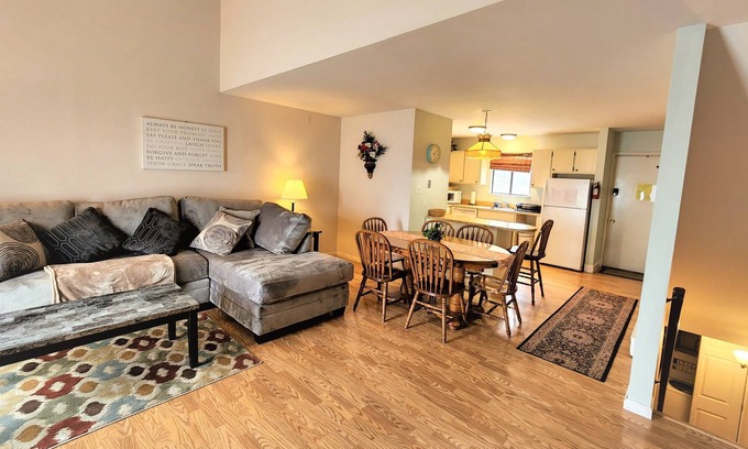 Village at Camelback House | SKI IN - SKI OUT SLOPE SIDE @ CAMELBACK MOUNTAIN