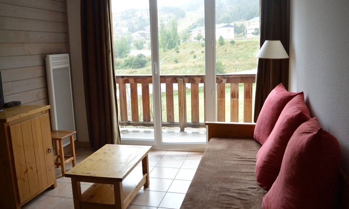 Les Angles Apartment | Ski-In/Ski-Out T3 Apartment with Balcony, Sleeps 6, Parking Included