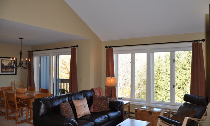 Warren Condo | Ski-In/Ski-Out, Top Floor Sugarbush Condo (Snow Creek)