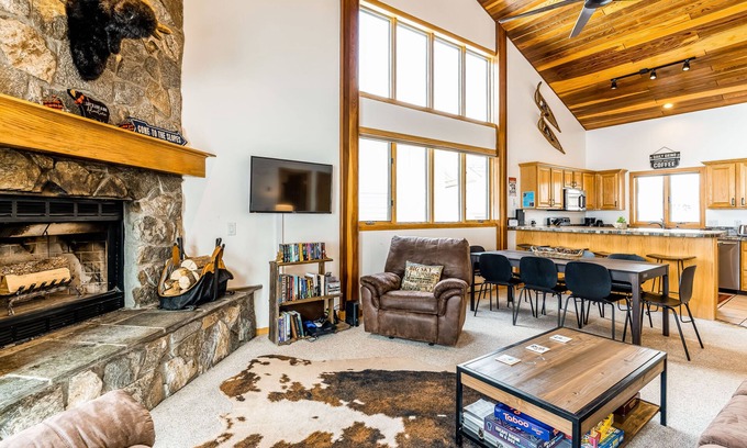 Big Horn House | Ski-in/ski-out townhome steps from Bear Back lift w/free WiFi & wood fireplace