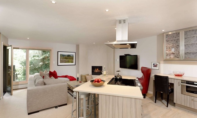 Snowmass Village Condo | Ski-In/Ski-Out Snowmass Condo! Private Snow Access, Balcony Views, Fireplace, Pool, HotTub & Parking