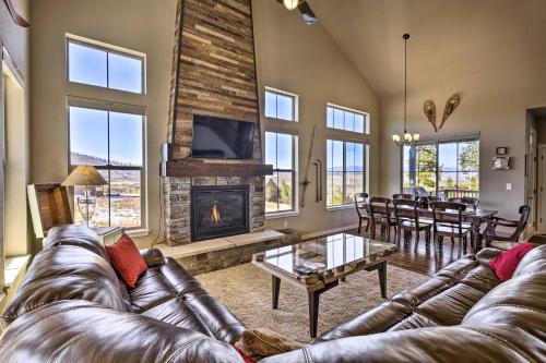 Silvercreek House | Ski-InandOut Granby Home with Gas Grill and Fire Pit!